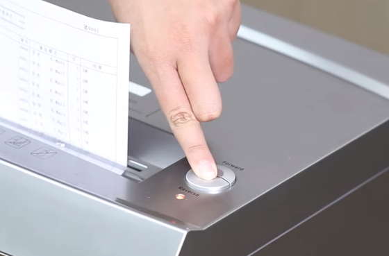 01 Niszczarka do papieru Deli ET096