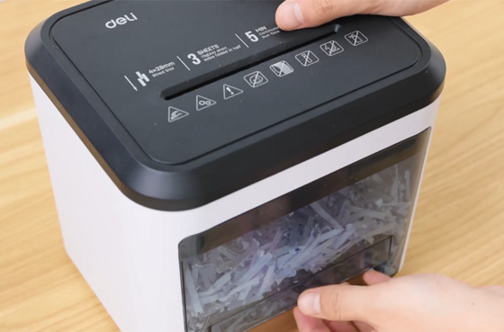 01 Niszczarka do papieru Deli ET002