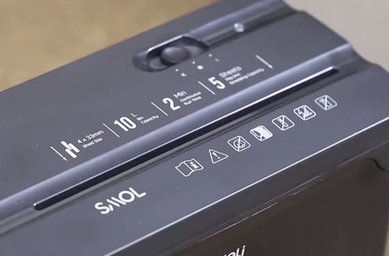 01 Niszczarka do papieru Deli ET014