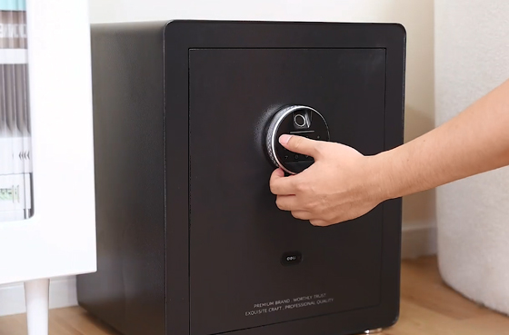 01 Deli ET630 Sejf dla gospodarstw domowych