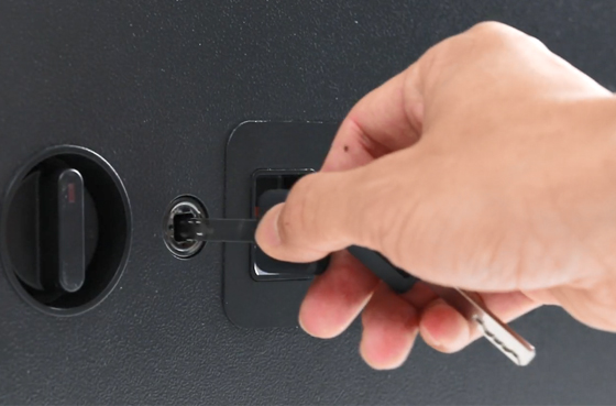 01 LOCKSWORTH VS4527 Mini cyfrowy sejf na linii papilarnych